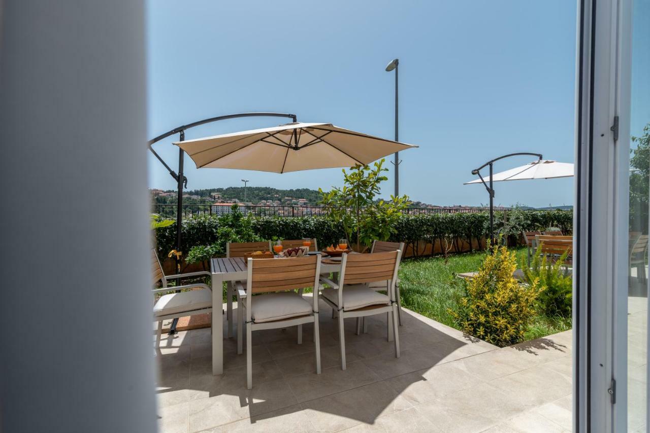 Apartments Flora Trogir Exterior foto